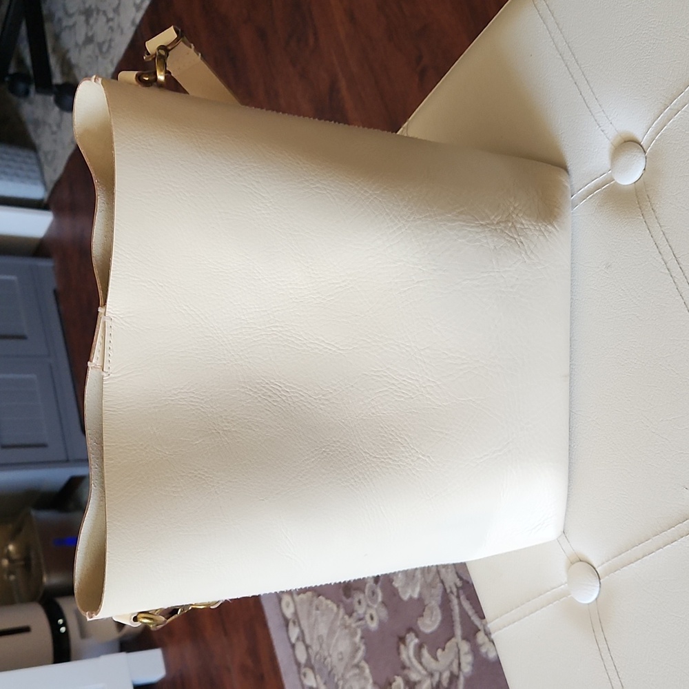 Madewell Transport Bucket Bag in Creme